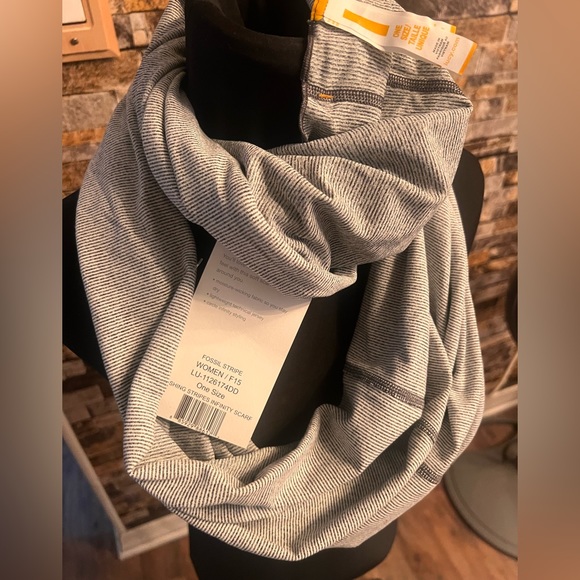 Lucy Accessories - Lucy infinity scarf